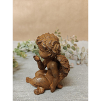 engel zittend van gietijzer