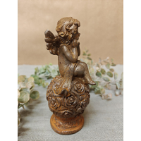 engel op rozenbol van gietijzer