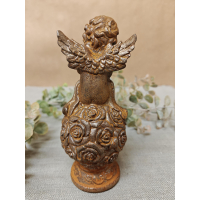 engel op rozenbol van gietijzer