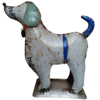 hond Bella van gerecyclede olievaten