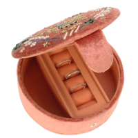 sieradendoos bij, oud roze
